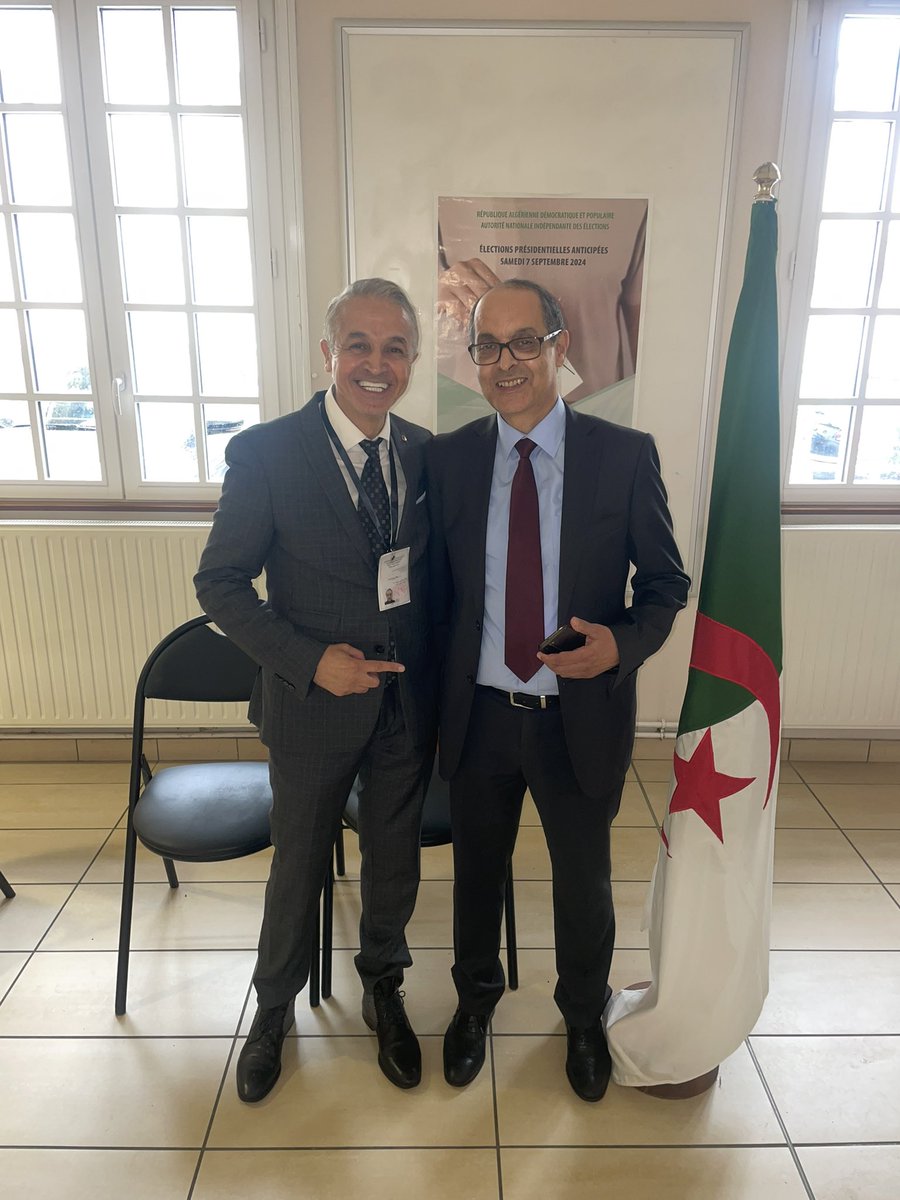 KhoualedAdda's tweet image. Avec le Consul du Consulat d’Algérie de Pontoise Monsieur  El- Ouahid ABDELBAKI
qui nous a honoré de sa présence dans le bureau de vote de Caen pour les départements (14/50/61) que je présidais pour les élections présidentielles Algériennes 🇩🇿
#Algerie @TebbouneAmadjid #pontoise
