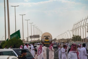 💢طائراتنا حلقت بالسماء وسيرناها على الارض وبقابل الايام سنبحر بها على الماء وستبدأ رحلتها من بحر جده مرورا بشواطئ دول ساحل البحر الاحمر وسواحل اليمن وسواحل السلطنه ثم شواطئ ابناء عمومتنا الاحوازيين ثم ستمر بشواطئ الامارات وقطر والبحرين ثم سيراها اهل الكويت ومن وراء النهرين

💢ثم