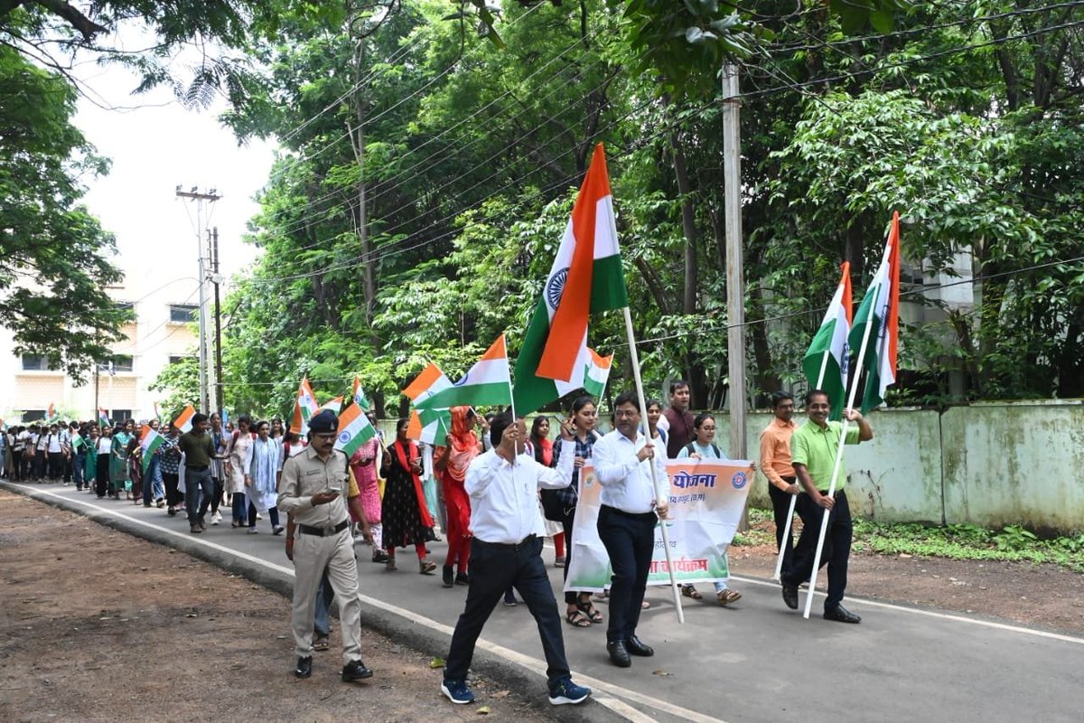 आजादी के अमृत महोत्सव के शुभ अवसर पर हर घर तिरंगा यात्रा  का आयोजन किया गया। इस कार्यक्रम में कुलपति प्रो. सच्चिदानंद शुक्ल, समन्वयक प्रो. गजपाल,  डॉ . सुनील तिवारी, अधिकारी कमलेश शुक्ला एवं पं. रविशंकर शुक्ल विश्विद्यालय से संबंधित महा. के करीबन 200 से अधिक स्वयंसेवक शामिल हुए।