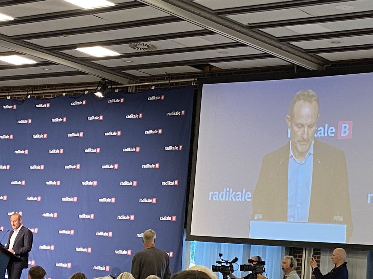 Hej <a href="/Spolitik/">Socialdemokratiet</a> - en klar opfordring fra <a href="/radikale/">Radikale Venstre</a> og @martinlidegaard om IKKE at skabe et A og B hold i uddannelsessystemet ved at øge adgangskrav til gymnasierne! #dkpol