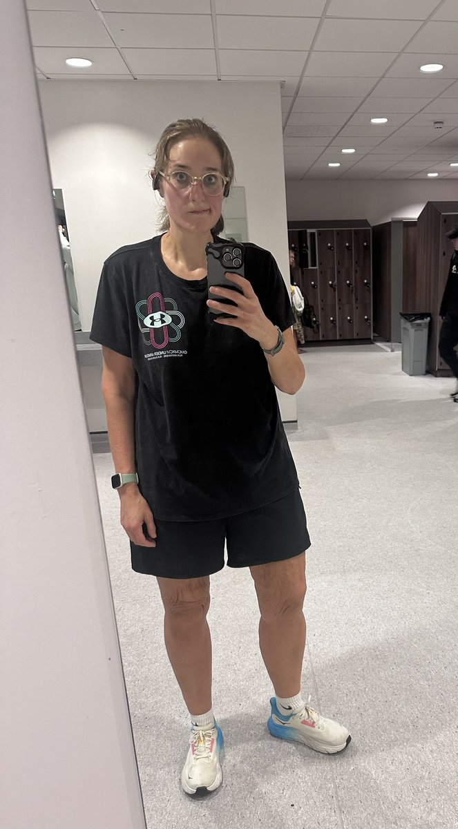 DrLauraRuth's tweet image. A tale of 2 halves … PB 5k 28:12 and a sweaty mess 😂 #puddleofsweat #run #newrunner #runningbug #pb #5k #ificandoitanyonecan