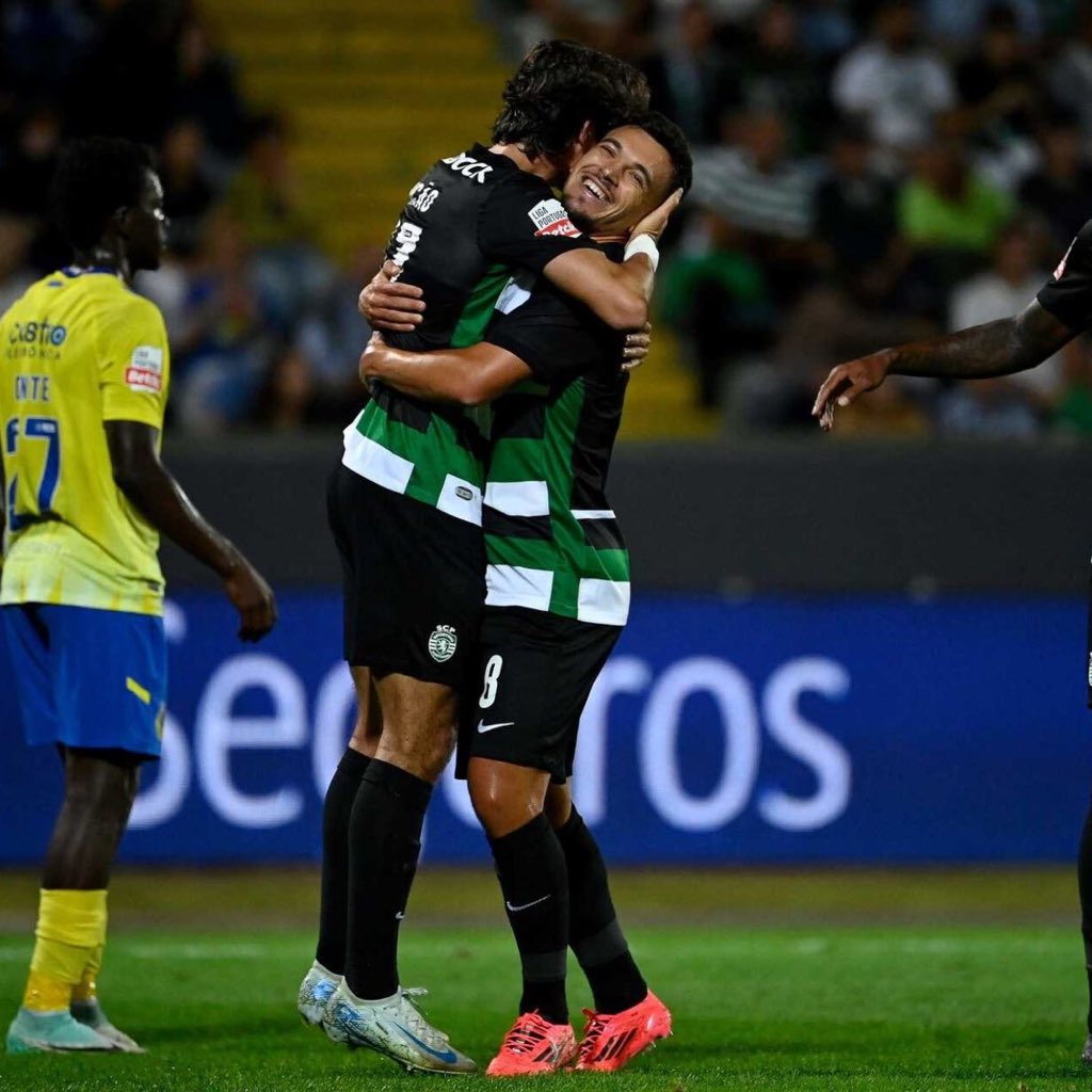 Estou desde ontem a tentar encontrar uma boa legenda para esta foto, mas não consigo. Que privilégio ver Pedro Gonçalves assim feliz de leão ao peito