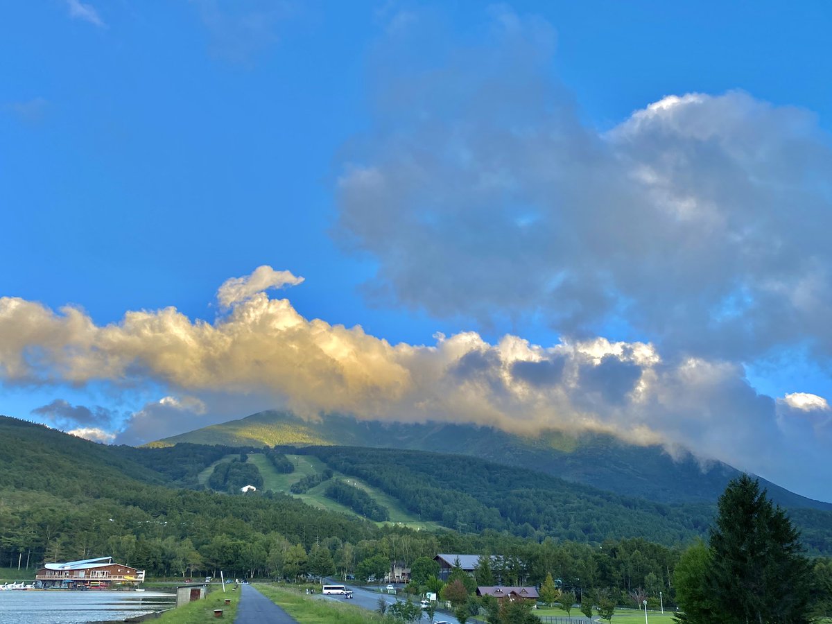 saccccha_n's tweet photo. 仕事の用で夕方女神湖に。

なにこの絶景。クリーンな空気。

一日中仕事でガチガチになってた心身ともに細胞ごと浄化された… https://t.co/UzyXpe2G5q