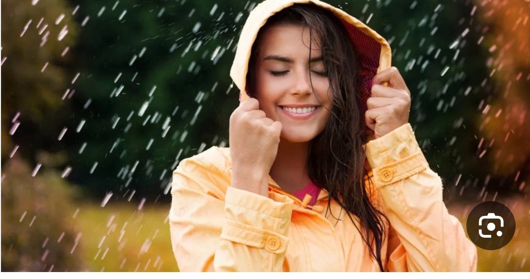 تفسير حلم المطر للبنت العزباء 
هذا الحلم يدل على الخير والبركة ..
وزوال الهموم.وايصا يدل على الرزق ..
والله اعلم ..
..اي شخص معه حلم يستطيع التواصل معي..