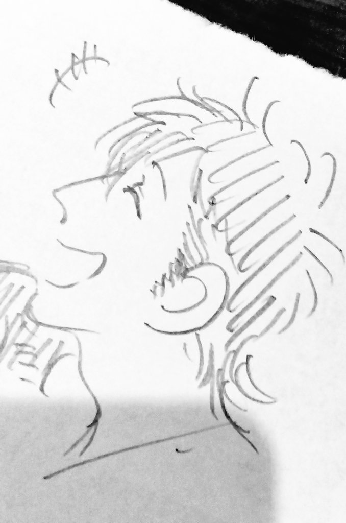 横顔や斜め顔描く時は
いつもデコから発進✎ 