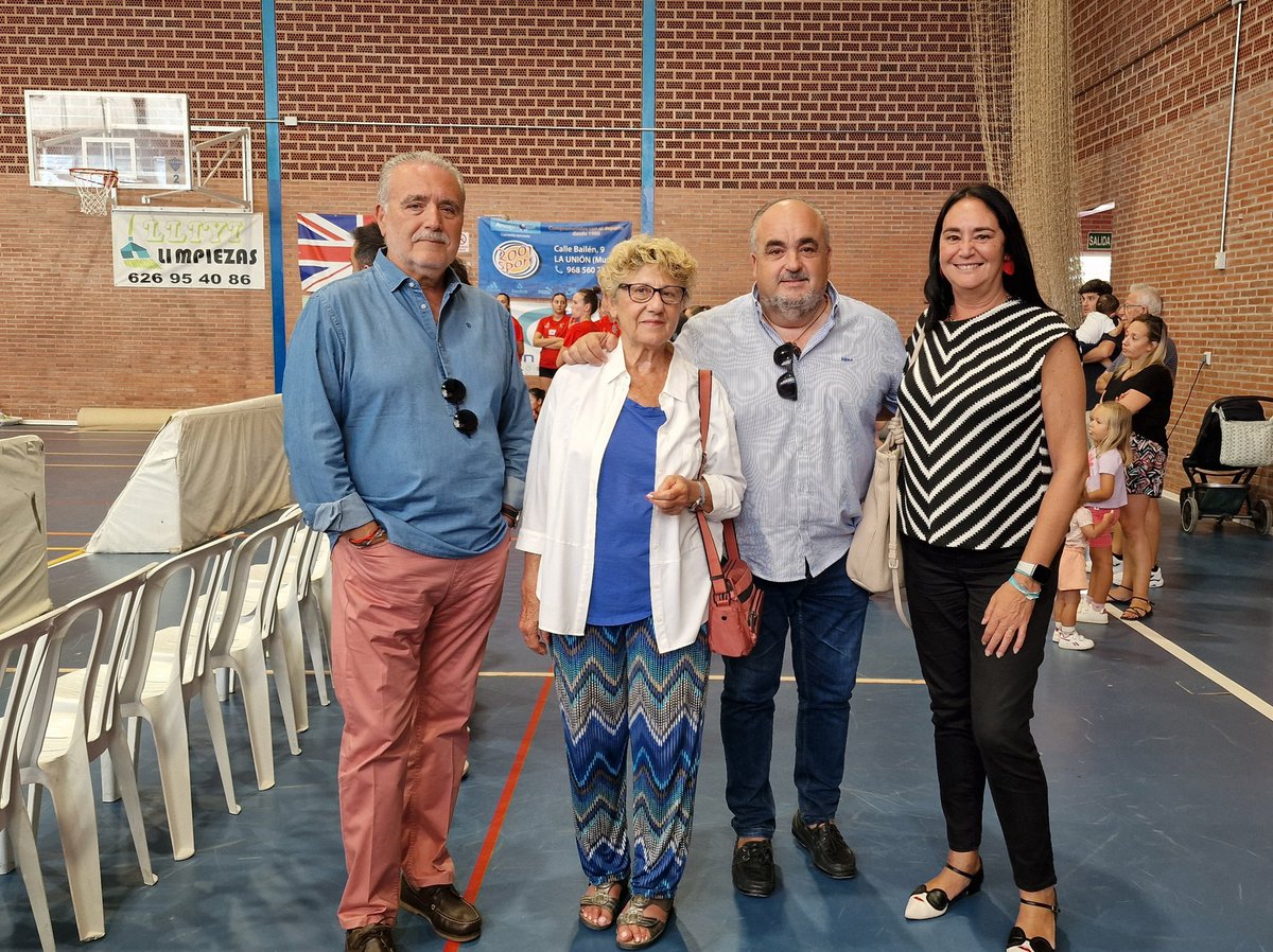 Sí Cartagena (@sicartagena2023) on Twitter photo 📢Asistimos a la nominación del Pabellón Municipal Juan Sáez Celdrán de El Algar, vida dedicada al fomento del deporte y sus valores.
Orgullosos de haber hecho posible tan merecido homenaje.
#CartagenaPorBandera
<a href="/algarsurmenor/">FC Cartagena-Algar Surmenor</a>
<a href="/AnabCastejon/">Ana Belén Castejón</a> 📢Asistimos a la nominación del Pabellón Municipal Juan Sáez Celdrán de El Algar, vida dedicada al fomento del deporte y sus valores.
Orgullosos de haber hecho posible tan merecido homenaje.
#CartagenaPorBandera
<a href="/algarsurmenor/">FC Cartagena-Algar Surmenor</a>
<a href="/AnabCastejon/">Ana Belén Castejón</a>