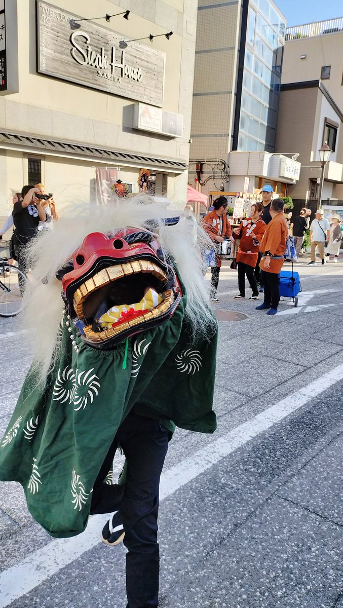 eternity0741's tweet photo. さっきまで「成田伝統芸能まつり」を見に行ってました、獅子舞に頭をかじられたり、太鼓が迫力あったり、竿燈まつりのバランス感覚にびっくりしたり、いろんなお祭りに感動。 https://t.co/9rsg06QuoR
