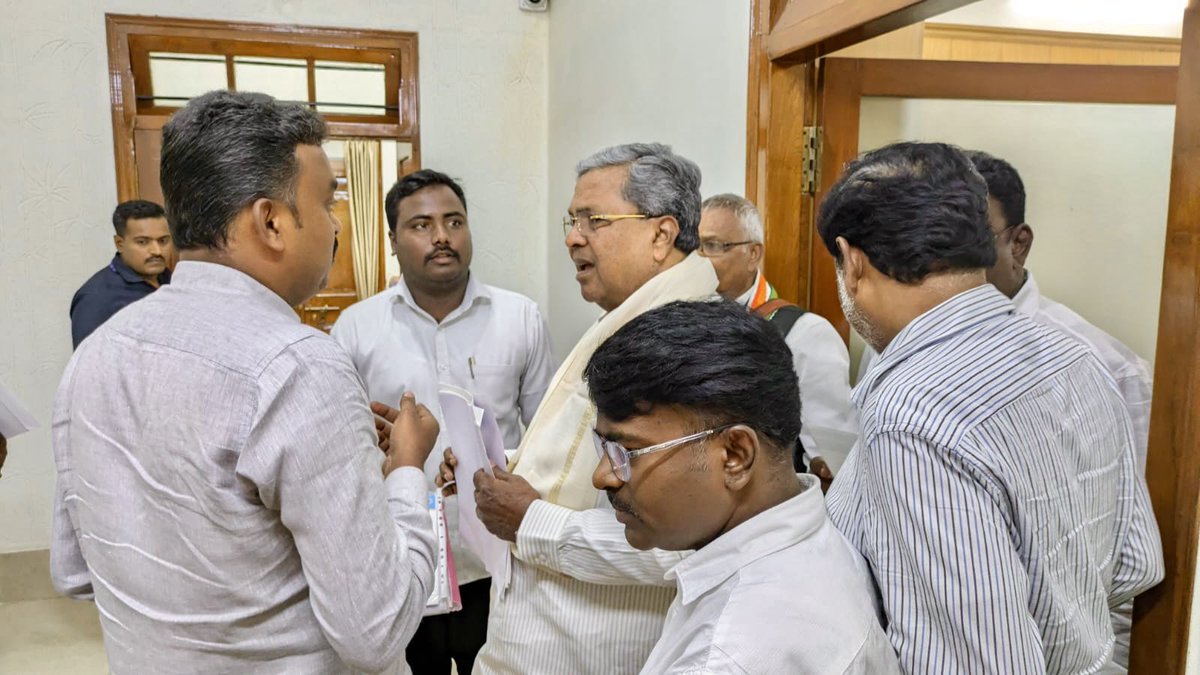 VenugopalMaurya's tweet photo. Today met Honourable chief minister at his residence and given a memorandum regarding to implement the internal reservation among the schedule castes and resolve the ambiguity issue of the amendment of the PTCL act . 
@CMofKarnataka @CMahadevappa @SWDGoK @Captain_Mani72 https://t.co/8JLPY1nv5W