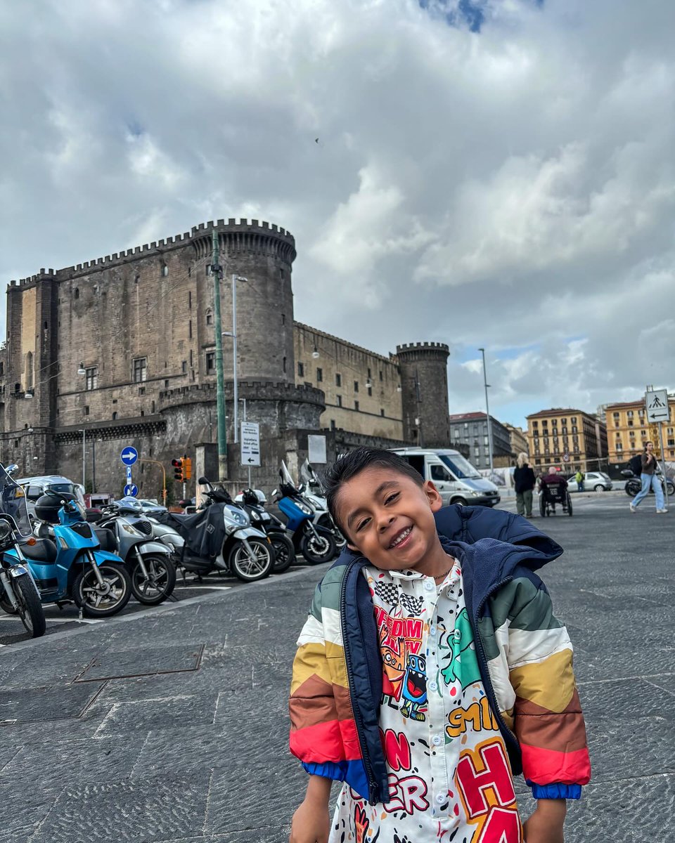 AlexBFlores's tweet photo. 📷Un poco de lo que fue hoy Pompeya/Napoli. Conociendo lugares nuevos, me puedo dar cuenta que el mundo está bien fumado. #EuroTrip #Crucero #Familia #LeoElViajero #Italia https://t.co/wI2GOKGPvF