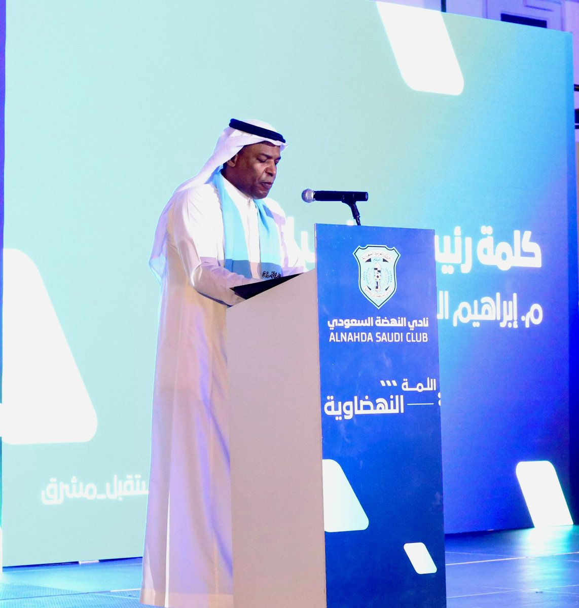 حضور جميل ورائع لمحبي النادي 
برئاسة المهندس ابراهيم المولد واعضاء مجلس الاداره ومحبي هذا النادي العريق .
متفائلين خير للنادي الى الافضل 
بوجود المخلصين. 
عنوان الحفل اللمه النهضاويه وكانت اسم على مسمى . 
الشكر لله ثم للاداره والقائمين عليها والشكر لجميع محبي نادينا.