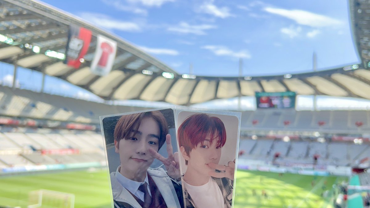 cuteness_i_like's tweet photo. 오늘은 친구 축구장 데뷔 시켜주는 날이었는데 .. 우리 팀이 졌음 .. (ㄱ-) https://t.co/i84FpIK63T