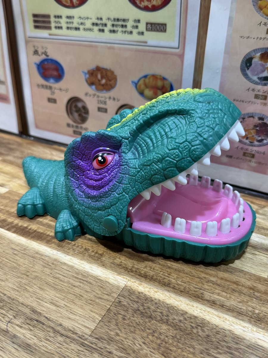 oo79864432's tweet photo. caTea(キャットティー) 🐈 日暮里店
6回目 😆
1か月半ぶり。
ブルーベリーミルク🫐🥛M+タピオカ 700円
タピ大粒もちもち。
ドリンクはブルーベリー実物を頑張ってつぶして作ってて美味🫶🏼
BGM洋楽🎤 恐竜🦖いたw
後ろのイートインは貸し切り状態🌱
#タピ活 #タピオカ #catea #キャットティー #日暮里
