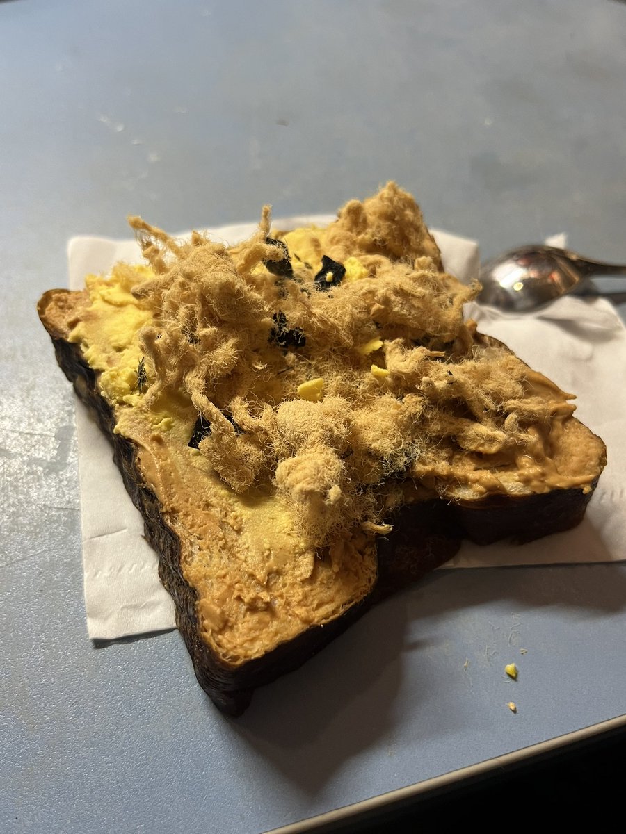 preloading0624's tweet image. 新学期发一些新饭，超市居然有碱水面包吐司，浅吃一下不过分吧！