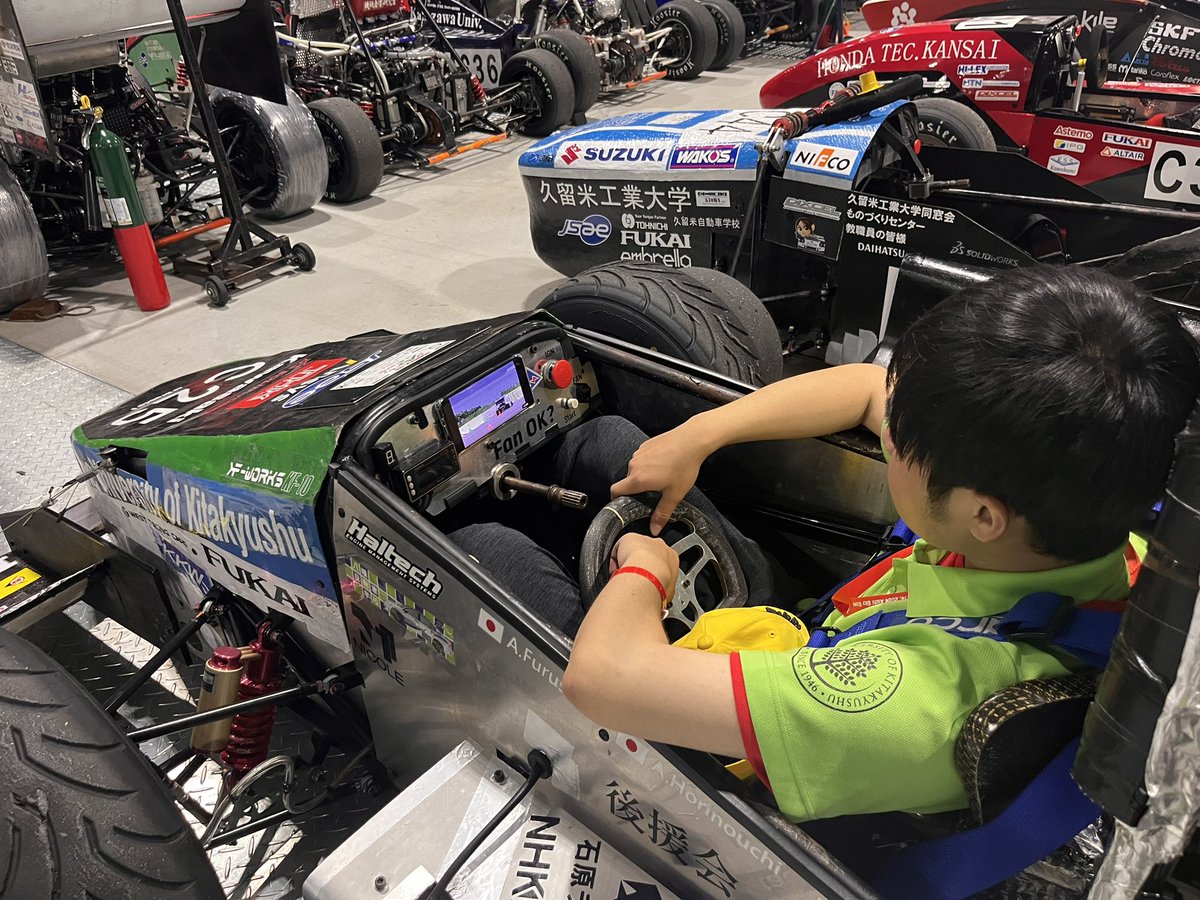 KFworks_UKK's tweet photo. 元リーダーがKF-10でファイナル6を視聴中です！！
#学生フォーミュラ https://t.co/v9JeRb6YZD