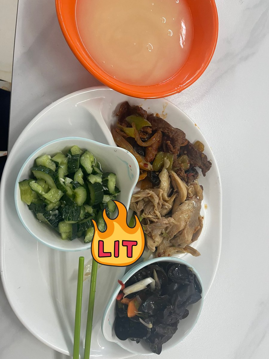 preloading0624's tweet image. 坚持在尝新新品以及减少摄入（早上不吃包子了）。假期回来以后肉变松了，期待一个月减回以前的状态🙏