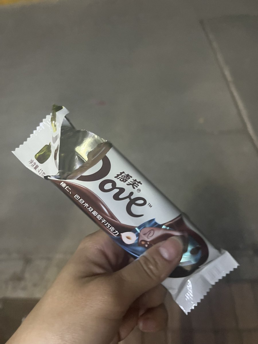 preloading0624's tweet image. 离美但染上三大恶习：喝冰水；馋花生酱；馋巧克力🍫