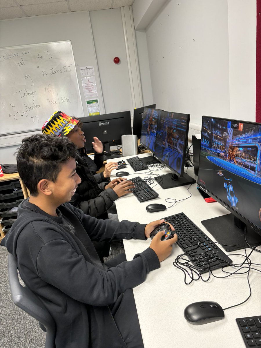 BromsCompSci's tweet image. Fantastic morning at Bromsgrove Schools first ever eSports activity this morning. 😊👾🕹️🎮@BromsSchool @johnny__palmer