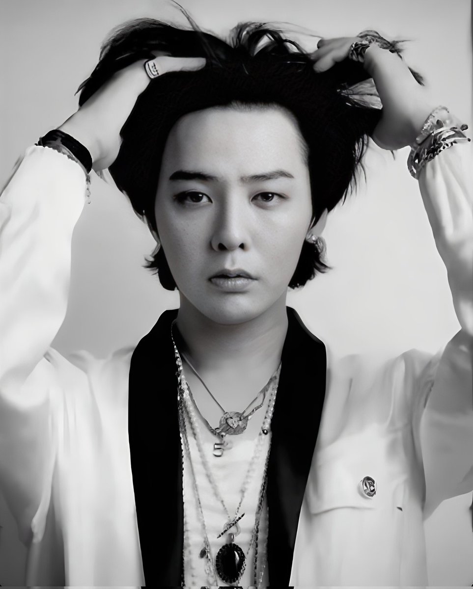 vipbbsun's tweet photo. งานประมูลจากผลงานศิลปะ ของสะสมส่วนตัวและแฟชั่นไอเท็มสุดเอ็กซ์คลูซีฟของ #GDRAGON ที่ชื่อว่า "Nothing but a 'G' Thang: The Art & Archive of G-Dragon" มีรายได้จากการประมูล มูลค่าสูงมากถึง 1.6 พันล้านวอน หรือประมาณ 1,203,125 ล้านดอลลาร์สหรัฐ (41 ล้านบาท) ยิ่งไปกว่านั้นคือ  G-Dragon นำรายได้ทั้งหมดที่ได้จากการประมูลสิ่ง���องของเขาบริจาคให้กับองค์กรการกุศล