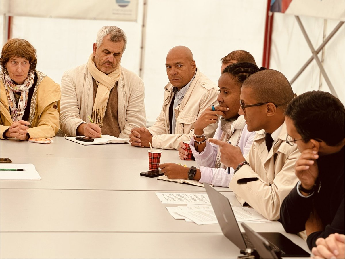 #École #Santé #Servicespublics #quartierspopulaires les militants <a href="/76socialiste/">Seine-Maritime socialiste</a> au travail sous le soleil ☀️ de la base de loisirs ⛵️ de Bédanne pour le #Campus76 j