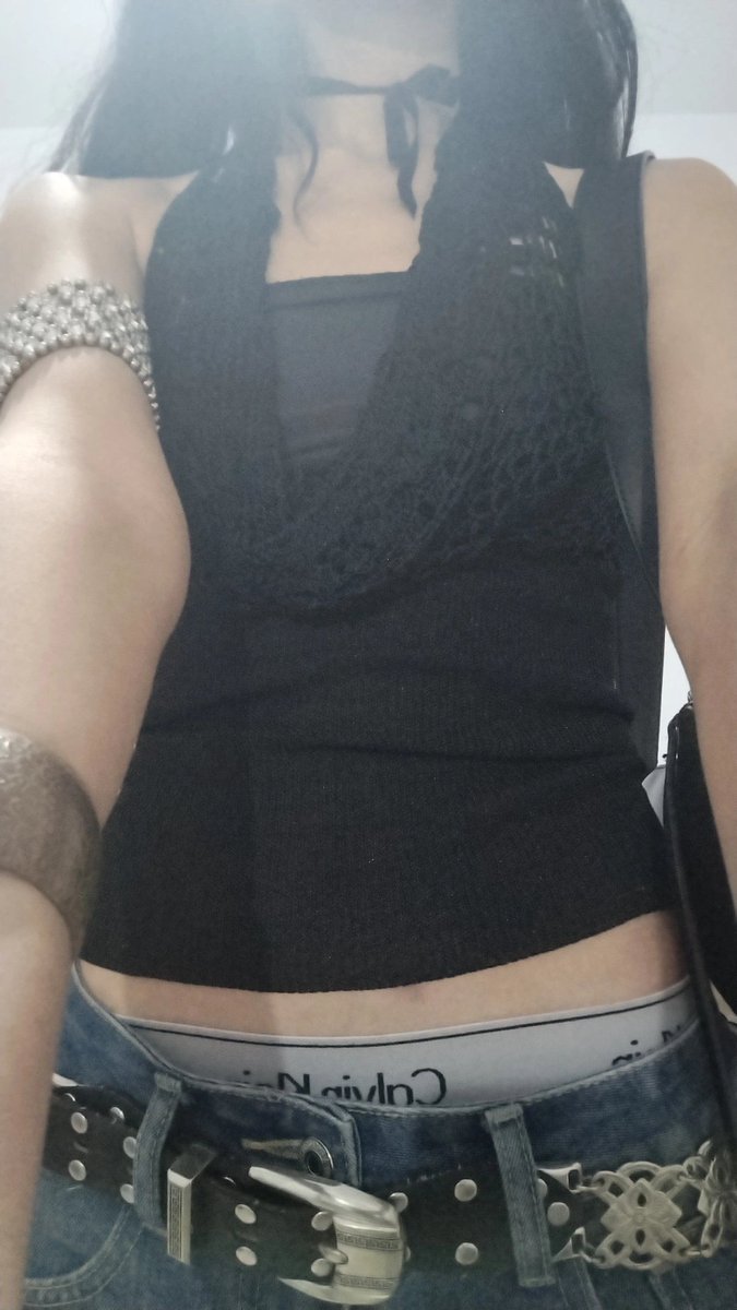 whisky_bubbles's tweet photo. I dress like this and my sweet family think i know shit about fashion cuz how r u not wearing a crop top and high waisted jeans n some nike
Unalive me already https://t.co/6PqreSfk5s