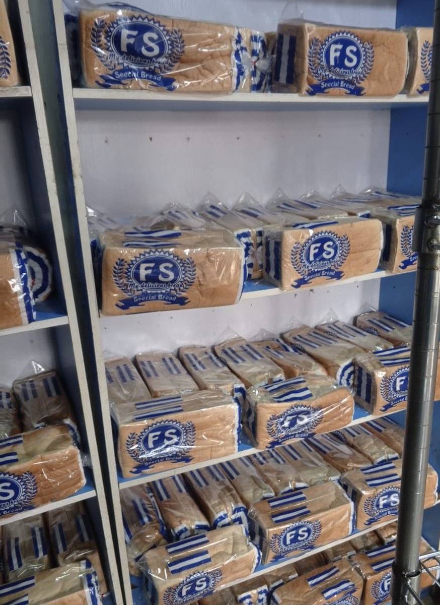 lola_mewu's tweet image. 🚨 HELP NEEDED! 

My mum’s bakery made 220 loaves of bread for her church’s CSR program, thinking it was today, but the date was changed to next week! 😩 If we don’t sell these, they’ll spoil, and we still have to bake more next week!
Please, if you’re around Ketu or nearby,