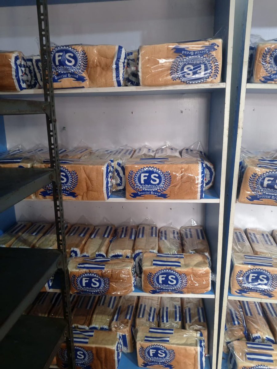 lola_mewu's tweet image. 🚨 HELP NEEDED! 

My mum’s bakery made 220 loaves of bread for her church’s CSR program, thinking it was today, but the date was changed to next week! 😩 If we don’t sell these, they’ll spoil, and we still have to bake more next week!
Please, if you’re around Ketu or nearby,