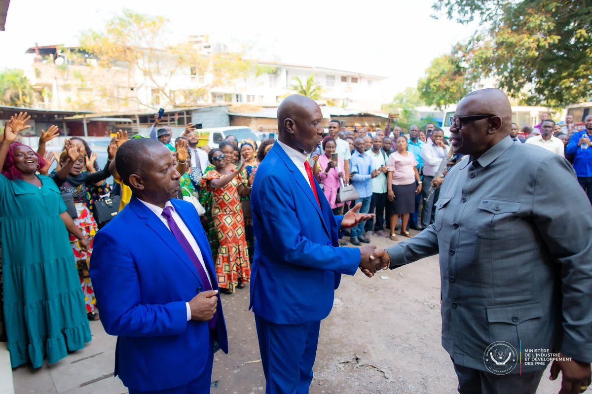 LouisWKabamba's tweet photo. #RDC J'ai entamé une série des descentes dans les structures sous ma tutelle. 
Après le Secrétariat Général des PME, j'ai visité L'ANADEC et le FOGEC question de m'imprégner du fonctionnement de toutes ces structures œuvrant pour la Promotion des entrepreneurs. 

>> Part 1 https://t.co/ghvz8VNln6