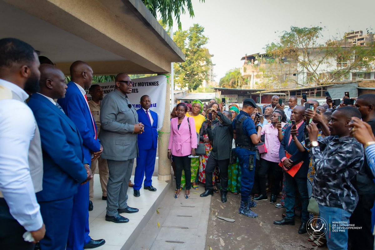LouisWKabamba's tweet photo. #RDC J'ai entamé une série des descentes dans les structures sous ma tutelle. 
Après le Secrétariat Général des PME, j'ai visité L'ANADEC et le FOGEC question de m'imprégner du fonctionnement de toutes ces structures œuvrant pour la Promotion des entrepreneurs. 

>> Part 1 https://t.co/ghvz8VNln6