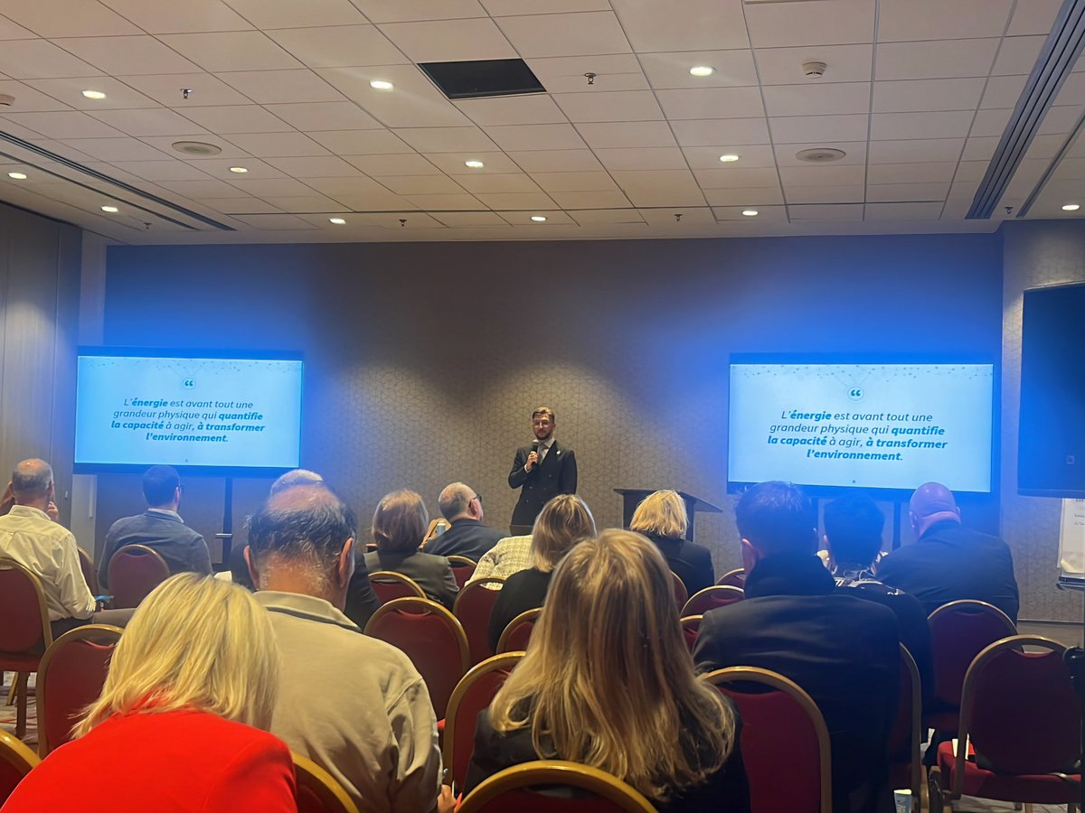 MaximeAmblard5's tweet photo. 🎤 Ce matin, j'ai eu le plaisir de donner une formation sur la souveraineté énergétique à tous les élus locaux du @RNational_off dans le cadre de nos journées parlementaires à Paris !
Merci à #IFOREL pour leur invitation et à tous les élus pour leur assiduité et leurs questions très pertinentes !