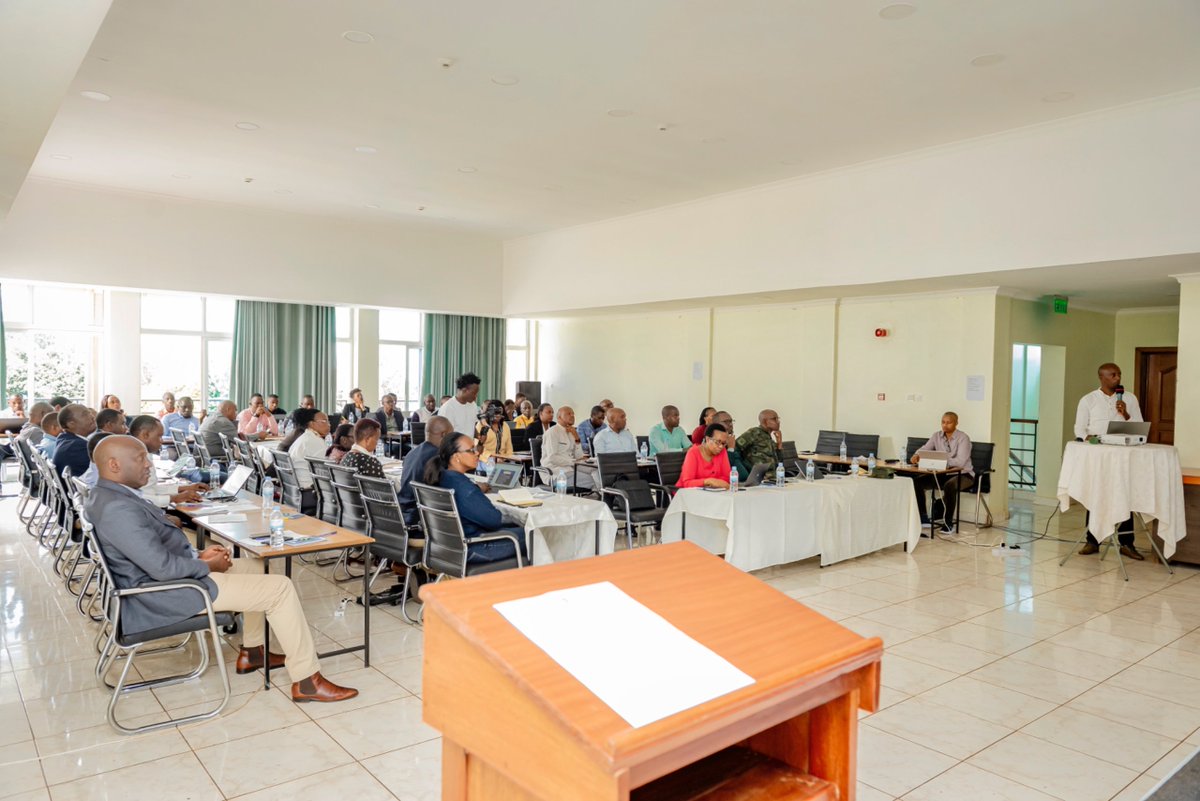 JadfKayonza's tweet photo. He also urged leaders to increase the involvement of development partners, such as JADF and PSF in implementing the district master plan. The Governor emphasized that the retreat should result in actionable insights and resolutions for the district’s growth. https://t.co/FxgwEeJc69