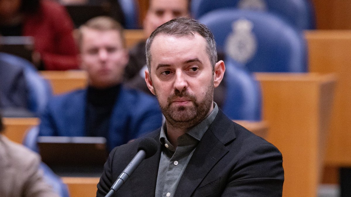 Sander Sassen (@sandersassen) on Twitter photo Jimmy Dijk, SP - Gelijkheid
Gelijkheid lijkt wel het nieuwe stopwoordje van <a href="/jimmydijk/">Jimmy Dijk</a>? En hij heeft een punt als hij daarmee bedoelt dat wij allemaal dezelfde rechten en plichten hebben in Nederland.
Ik hoor dan graag van Jimmy waar ik kan aankloppen voor kwijtschelding van Jimmy Dijk, SP - Gelijkheid
Gelijkheid lijkt wel het nieuwe stopwoordje van <a href="/jimmydijk/">Jimmy Dijk</a>? En hij heeft een punt als hij daarmee bedoelt dat wij allemaal dezelfde rechten en plichten hebben in Nederland.
Ik hoor dan graag van Jimmy waar ik kan aankloppen voor kwijtschelding van