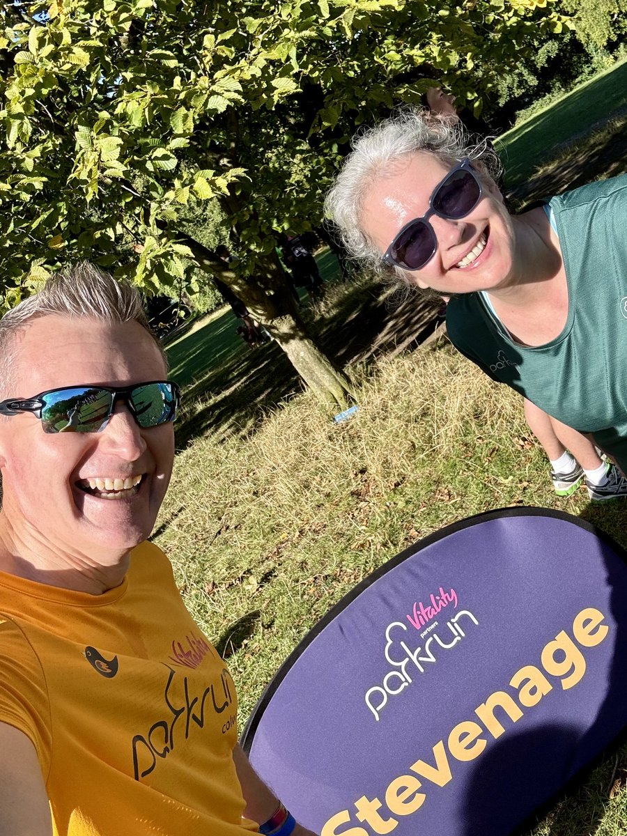 CJ_UK's tweet photo. We are heading ‘down sarth’ this weekend & stopped off at Stevenage parkrun to say hello to the lovely volunteers & rock out with fellow park runners 🦺🏃🏼♂️🏃🏼♀️🚶🏼♀️🚶🏼♂️🤘🏻
Next stop Hyde Park & a 2mile swim @SwimSerpentine 🏊🏻
#parkrunfun #runswim #parkruntourists https://t.co/Z3HsSzIzu9