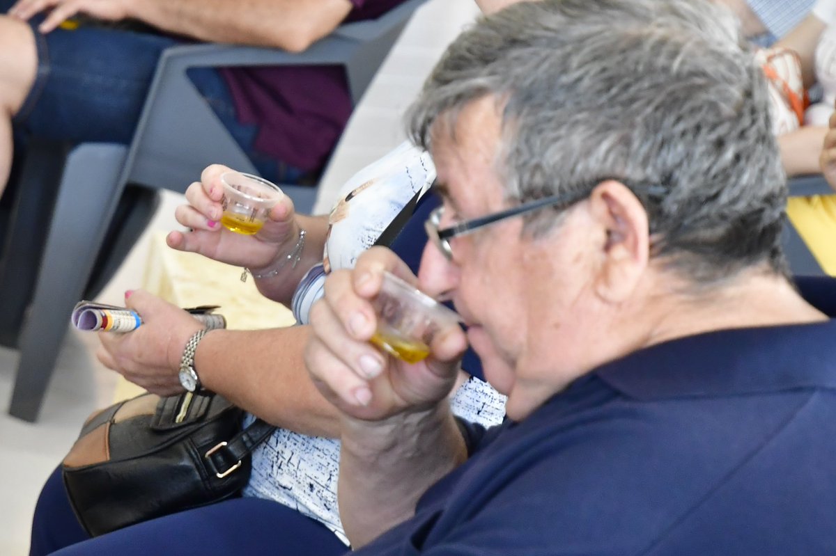 🚜 FEMA 2024 🚜 | Momentos de la Cata de aceites  a cargo de Tomás Méndez, técnico del Centro de Interpretación <a href="/olivaryaceite/">CentroOLIVARyACEITE</a>. 

👉 En la misma hemos podido aprender las diferencias entre las distintas variedades de aceite.