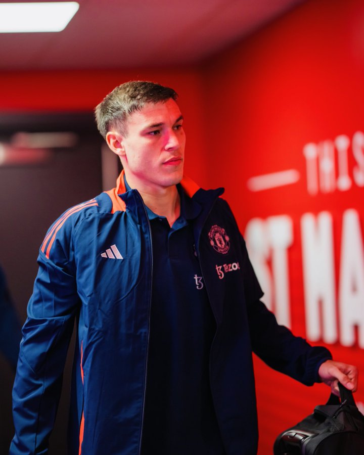 UnitedStandMUFC's tweet photo. MANUEL UGARTEEEEE 👋 https://t.co/zFb01ICsUu