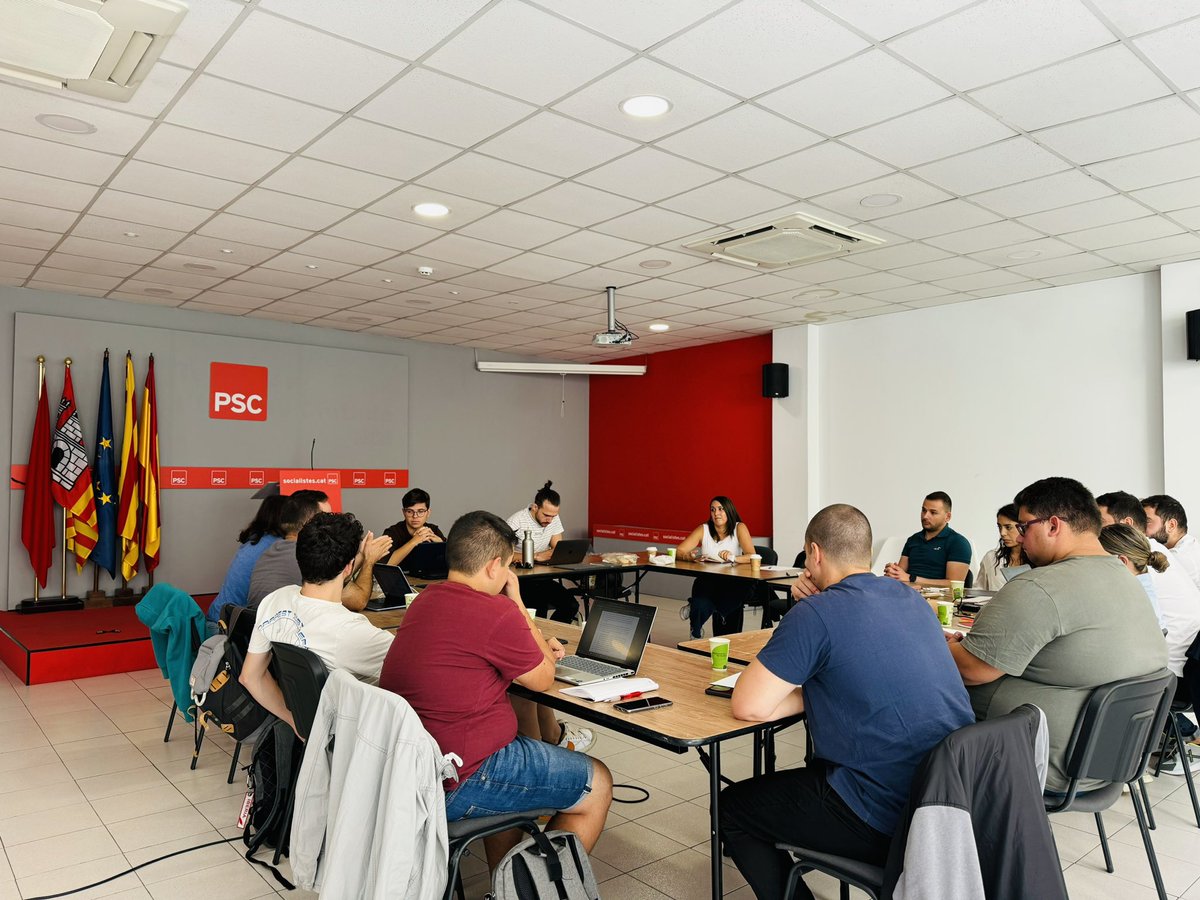 Preparem i debatem conjuntament amb els companys i companyes del #VallesOest les esmenes que presentarem als documents del proper congrés nacional de la <a href="/jsccatalunya/">JSC /❤️</a>. 

#LaForçaDeLaJSC 🌹✊🏻