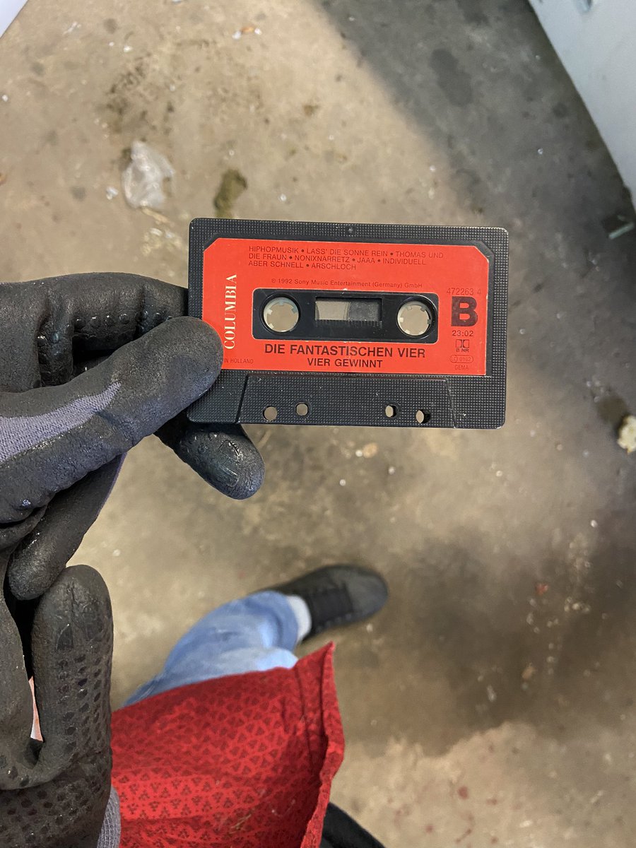 Bestem Freund geholfen, die Garage seines vor kurzem verstorbenen Dad, auszuräumen und Instant im Kindesalter katapultiert wurden….