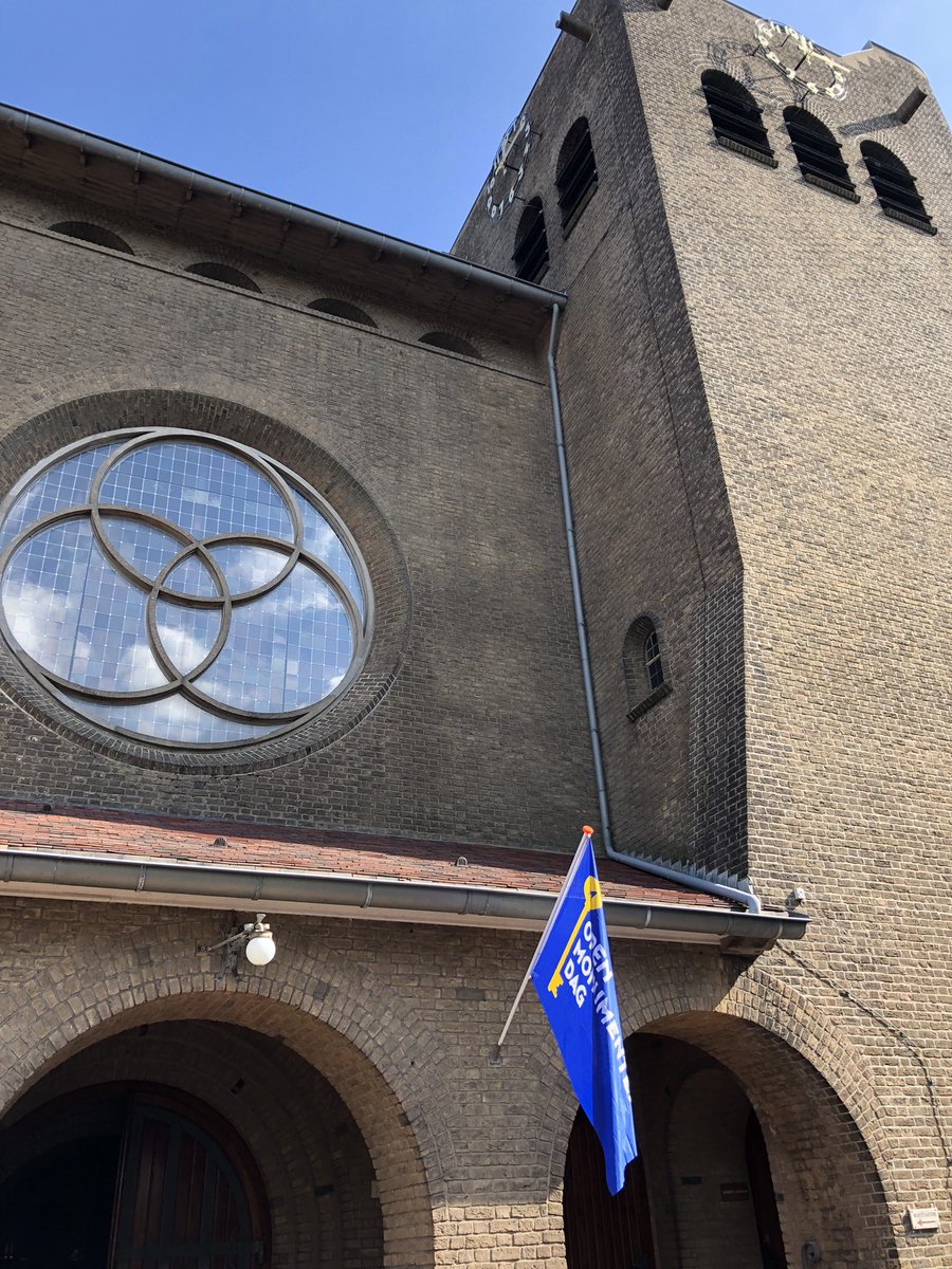 Genieten van #OpenMonumentenDag! 
Bij Vroeg is een gezellige boerenmarkt met veel lekkers en muziek. 👩🏻‍🌾 En in de prachtige Barbara kerk heb ik mazzel, er is een koor aan het oefenen! 🎼 🕍 Vandaag en morgen is er veel te zien en te doen in Werkhoven, Odijk en Bunnik! 🤩