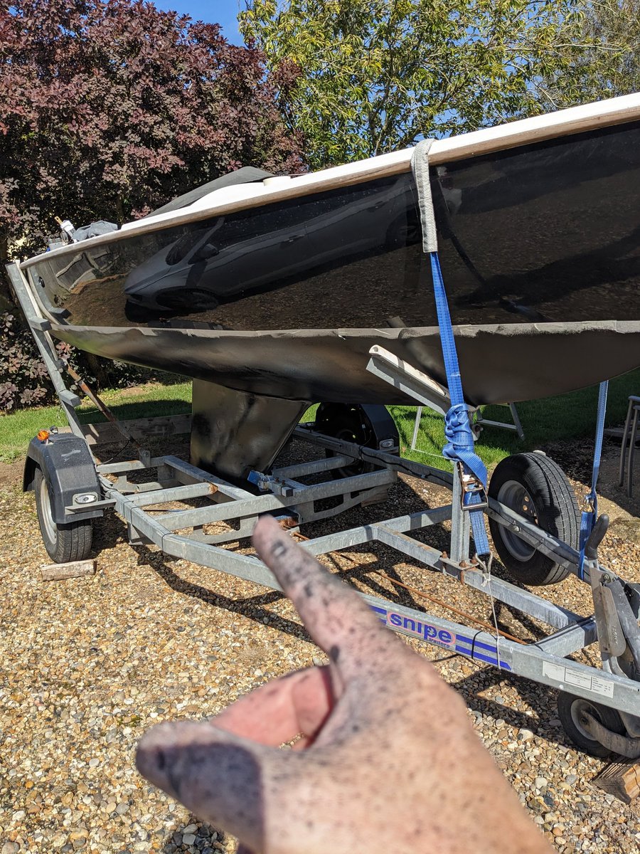 Antifouling the bottom of your boat is right up there with tax returns and colonoscopies 😐⛵🖌️
#squibs #potblack