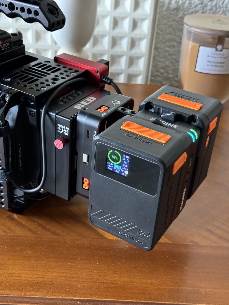 ZGCINE_Global's tweet photo. VM-HS2 Micro Hotswap Plate + ZG-X99 Battery keeps your RED Camera powered๐น
#zgcine #REDcamera #hotswapplate #hotswap #ZGX99 #Hotswappable #zgcinevmhs2 #vmhs2
๐ฅ Photo by @karimyatrib https://t.co/mKgPLnubjK