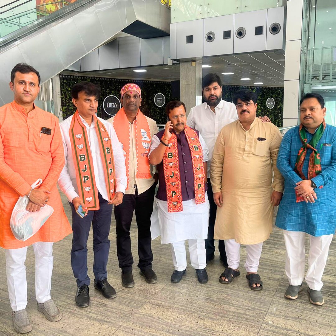 NitinNabin's tweet photo. आज छत्तीसगढ़ आगमन पर रायपुर एयरपोर्ट पर वरिष्ठ पदाधिकारीगणों व कार्यकर्तागणों द्वारा किए गए स्नेहपूर्ण स्वागत के लिए हृदय से धन्यवाद। https://t.co/ZeojsJ3IeL