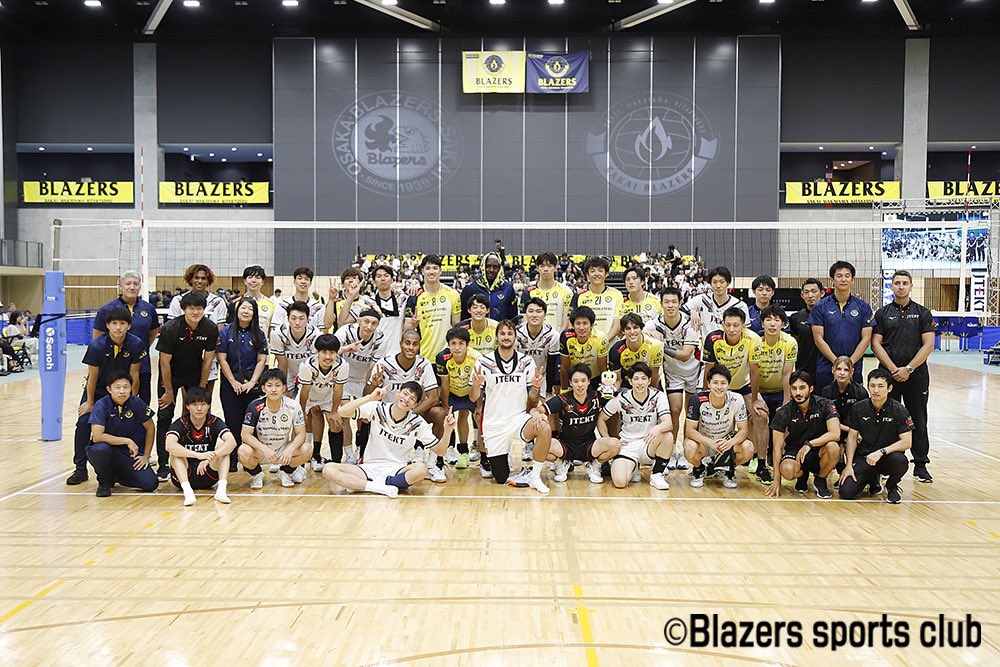 sakaiblazers's tweet photo. SV.LEAGUEプレシーズンマッチ、会場で熱い応援をいただきありがとうございました‼️🔥
来月の大同生命SV.LEAGUE開幕に向けて、とても良い試合となりました🏐🦖

引き続き熱い応援よろしくお願いします👏
#日本製鉄堺ブレイザーズ #volleyball https://t.co/Sivg7DQGaz
