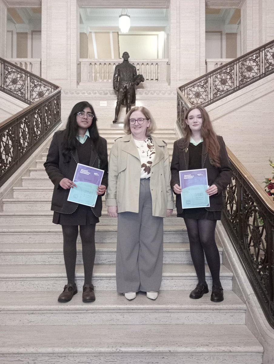 Congratulations to Sandra, Kaci, Reece, Jaeda &amp; Fionnuala who completed Nuffield placements over the summer. They researched Dark Matter, Anaphylaxis and more. Well done for maximising your summer &amp; demonstrating a magnificent commitment to your studies <a href="/QUBelfast/">Queen's University Belfast 🎓</a> <a href="/NuffieldFound/">Nuffield Foundation</a>