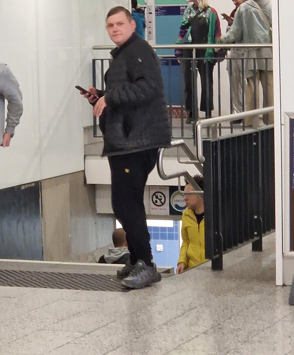 1256 Nazispäher vereinzelt im Hauptbahnhof. Watch out! #do1409 #nonazisdo