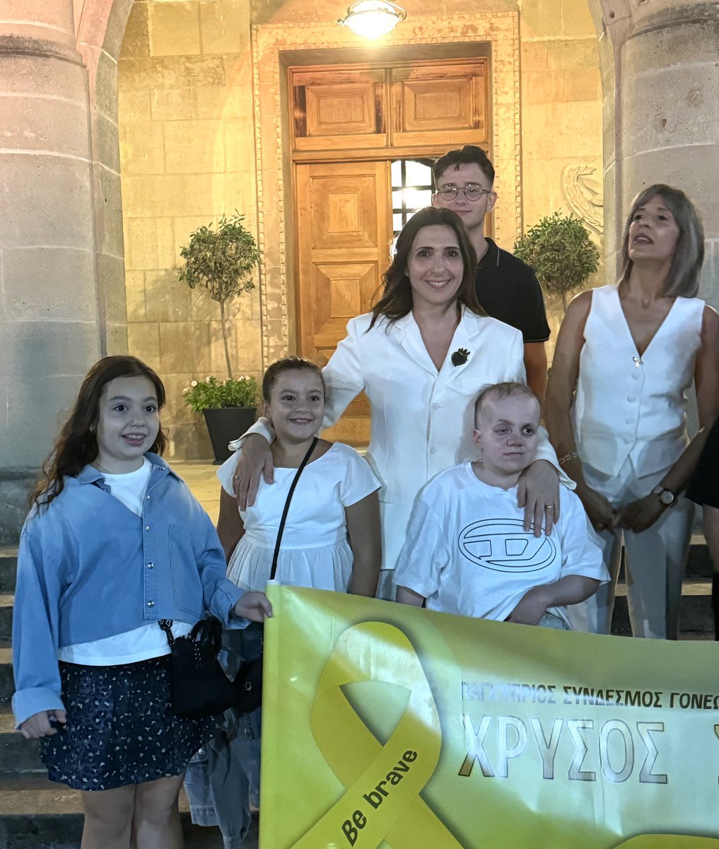 marilena_raouna's tweet photo. 🎗 "Η φωταγώγηση του Προεδρικού Μεγάρου, στο πλαίσιο του «Χρυσού Σεπτέμβρη» μήνα ενημέρωσης και ευαισθητοποίησης για τον παιδικό καρκίνο, συμβολίζει τη δέσμευσή, το πείσμα, την προσήλωση και αμέριστη αφοσίωσή μας να συνεχίσουμε ακούραστα τον αγώνα κατά του παιδικού καρκίνου. Και στέλνει ένα ισχυρό μήνυμα ότι αυτός ο αγώνας είναι κοινός. Μας αφορά όλους.
Με τη σκέψη σε όλες εκείνες τις οικογένειες για τις οποίες ο Σεπτέμβρης δεν θα είναι ποτέ ο ίδιος. Στεκόμαστε δίπλα σας, δίπλα στα παιδιά σας, που είναι παιδιά όλων μας, με αποφασιστικότητα και ελπίδα. Και ενώνουμε τη φωνή και τις δυνάμεις μας για ένα μέλλον χωρίς καρκίνο, για όλα τα παιδιά.
«Μέχρι το ένα να γίνει κανένα».”✨
Ο τομέας της υγείας αποτελεί βασική προτεραιότητα για την @CYpresidency , και θα βρίσκεται στο επίκεντρο της Κυπριακής Προεδρίας του Συμβουλίου της ΕΕ το 2026. 🇨🇾🇪🇺
💛 Θερμά συγχαρητήρια στον Παγκύπριο Σύνδεσμο Γονέων και Φίλων Παιδοογκολογικής Μονάδας για το ανεκτίμητο έργο και τη δράση του. Η αφοσίωση, η ανιδιοτελής προσφορά και οι ακούραστες προσπάθειές σας αποτελούν έμπνευση για όλους μας. 🙏
📌 https://t.co/e8RSgL3TjO
#GoGoldInSeptember 🎗
#ShineGold
#ChildhoodCancerAwarenessMonth
#bebrave