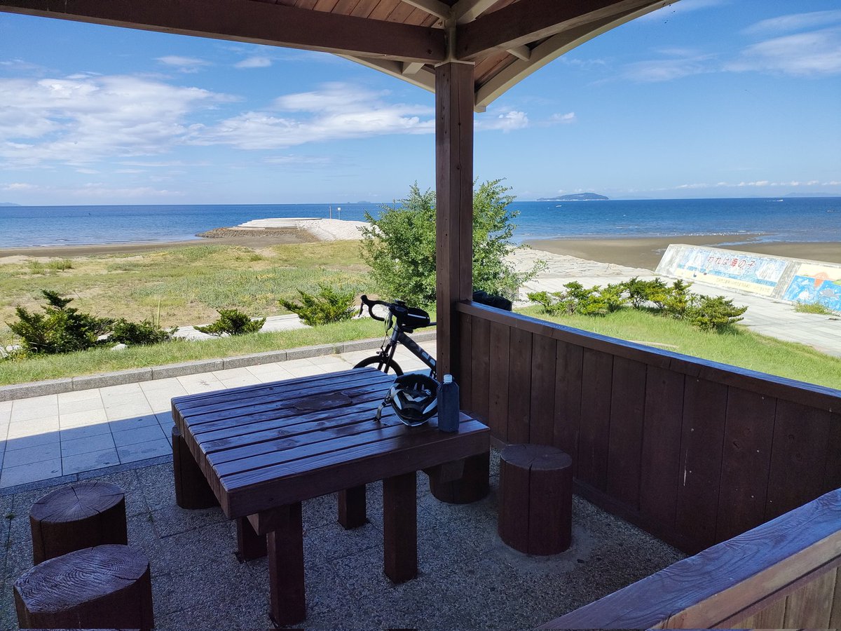 yurucyclist's tweet photo. 今日の休憩場所

一宮海岸の東屋

控えめの控えめに言って…

キレイ過ぎの最高過ぎでやんした👍 https://t.co/Ii6cvMgs4P