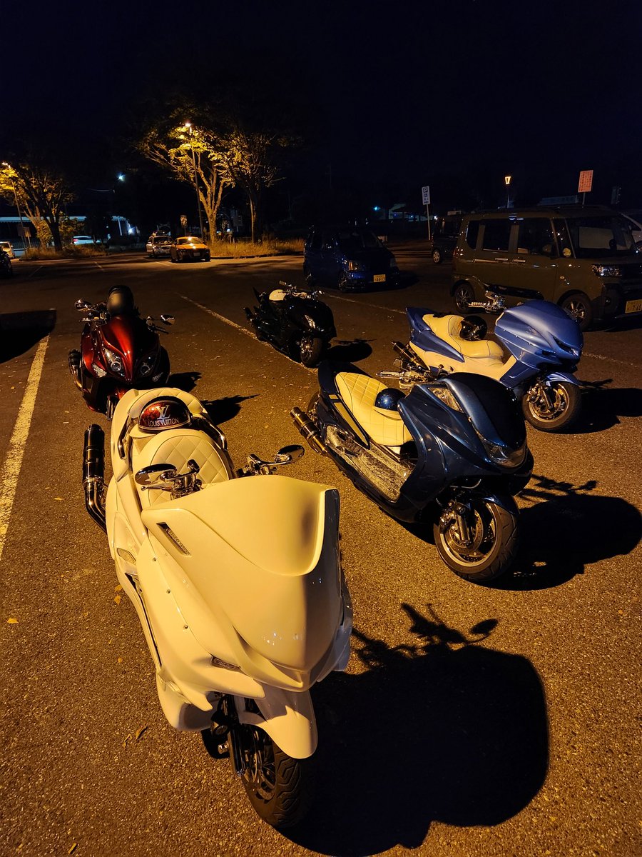 S38414816's tweet photo. 久々のナイツ~🏍️🌃✨
#MJ工房
#ツーリングクラブCSB
#ナイツー
#マジェスティ
#4d9
#マグザム https://t.co/qIZSrENWUD