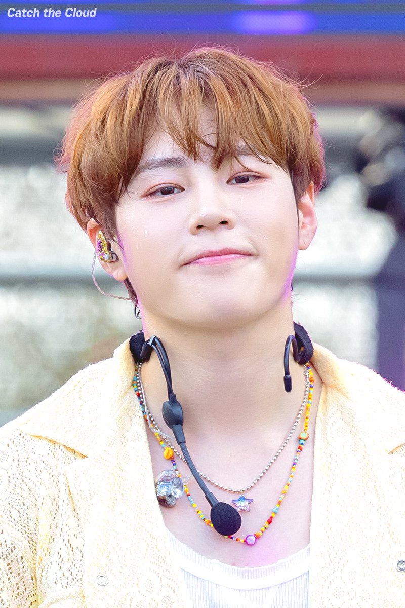 CatchtheCloud_'s tweet photo. 240907 썸데이페스티벌
요즘 페스티벌에는 강아지가 무대도 서고🥹

#하성운 #HASUNGWOON https://t.co/A4g3MWyuqd
