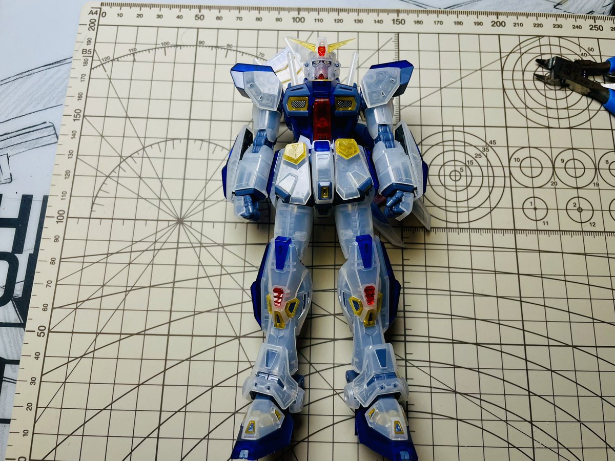 kcalurun's tweet image. 素組み完成！
塗装はしないにしても表面処理と墨入れ、デカール張りくらいまでは終わらせたい

#ガンプラ #F90