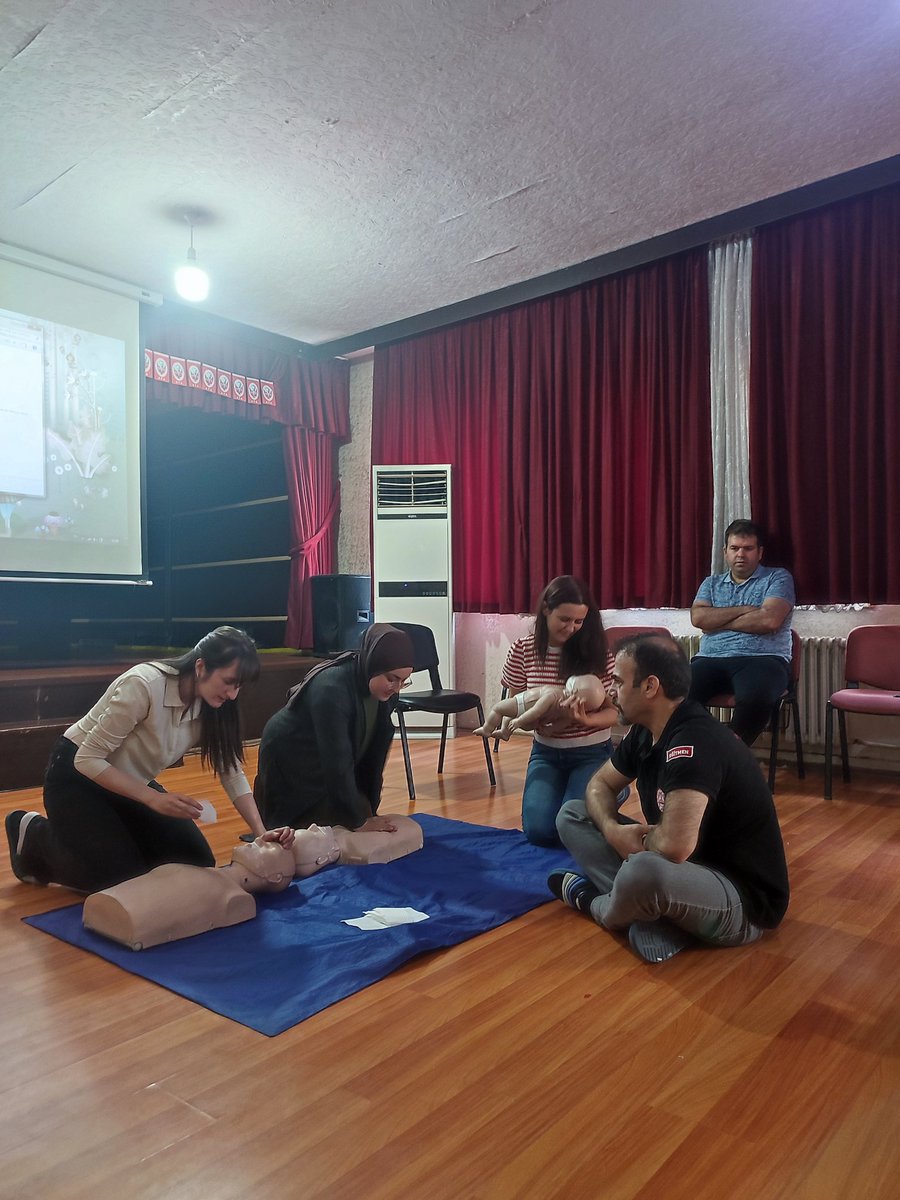 #dünyailkyardımgünü #çocuklarımızokullardagüvende 
<a href="/tcmeb/">Millî Eğitim Bakanlığı</a> <a href="/Yusuf__Tekin/">Yusuf Tekin</a> <a href="/omurfatih/">Ömür Fatih Karakullukçu</a> <a href="/ozkan_meb/">Özkan AVCI</a> <a href="/cemalunal_/">C.ÜNAL</a>