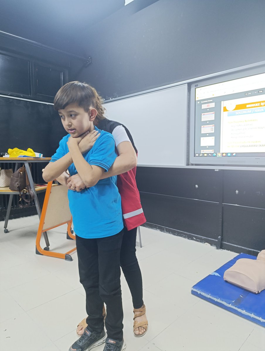 Karaman İYEM olarak Dünya ilkyardım gününü kutluyoruz. Hayata dokunabilmenin önemini ve mutluluğunu biliyoruz.
#dünyailkyardimgünü
#çocuklarımızokullardagüvende
<a href="/meb_dhgm/">Destek Hizmetleri Genel Müdürlüğü</a> <a href="/omurfatih/">Ömür Fatih Karakullukçu</a> <a href="/memkaraman/">Karaman İl Millî Eğitim Müdürlüğü</a> <a href="/cemalunal_/">C.ÜNAL</a> <a href="/Yusuf__Tekin/">Yusuf Tekin</a> <a href="/ozkan_meb/">Özkan AVCI</a>